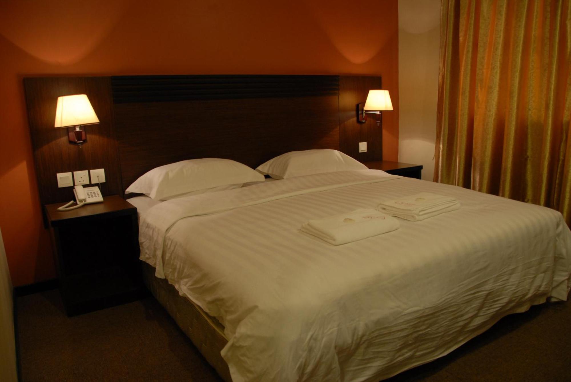 Queen Hotel Keningau Exterior photo